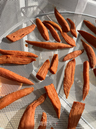 三蒸三晒蜜薯干的做法步调：6