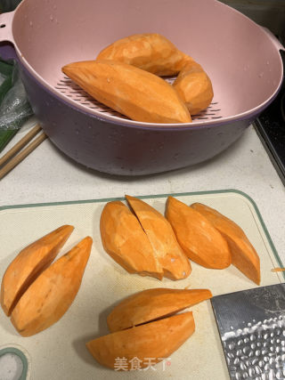 三蒸三晒蜜薯干的做法步调：1