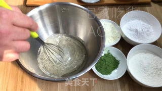 抹茶马推糕，心感绵稀有弹性，一心咬下抹茶喷鼻气鼓鼓正在心中漫延。的做法步调：1