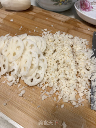 莲藕肉丸子的做法步调：2