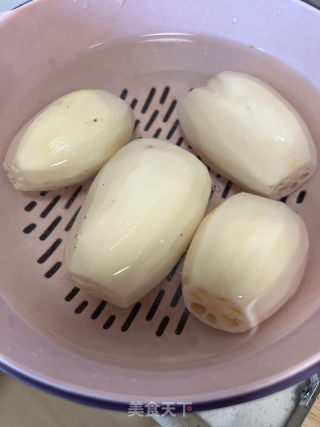 莲藕肉丸子的做法步调：1