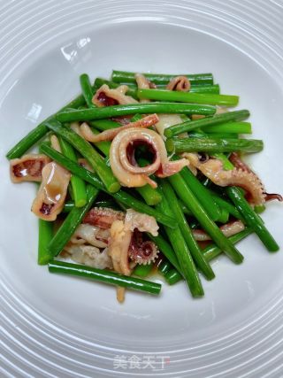 蒜苔炒干鱿鱼的做法步调：15
