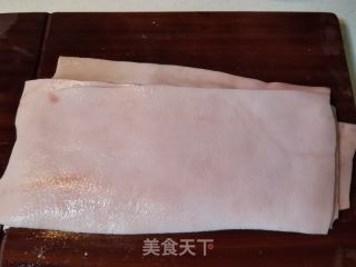 肉皮冻的做法步调：1