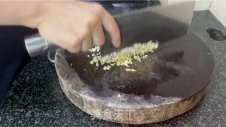 酸菜鳗鱼煲的做法步调：2