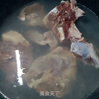 沙锅羊肉的做法步调：1