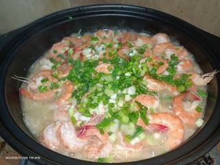 蒜蓉金针菇粉丝陈虾煲的做法步调：17