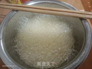 蒜蓉金针菇粉丝陈虾煲的做法步调：7