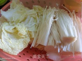 娃娃菜粉丝豆腐肥肉煲的做法步调：2