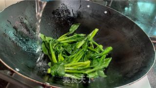 菜心炒牛肉的做法步调：10