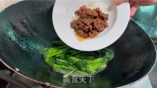菜心炒牛肉的做法步调：11