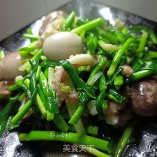 韭菜梗炒八爪鱼的做法步调：11