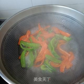 圆椒胡萝卜拌粗肉的做法步调：7