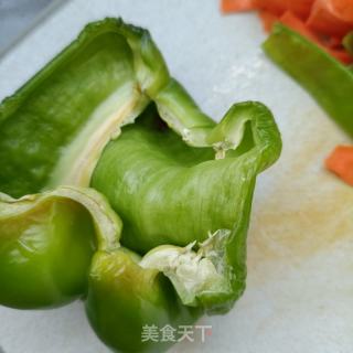 圆椒胡萝卜拌粗肉的做法步调：2