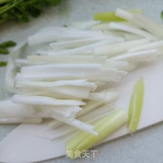 拌青萝卜的做法步调：3