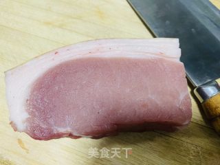 白薯粉蒸肉的做法步调：1