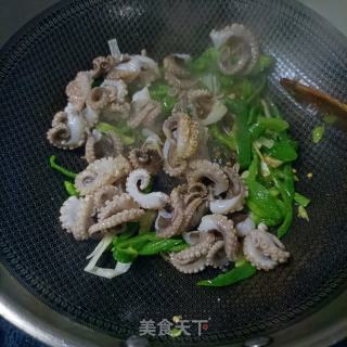 皱皮椒炒章鱼腿的做法步调：14