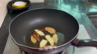 番茄牛腩焖里的做法步调：5