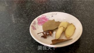 番茄牛腩焖里的做法步调：3