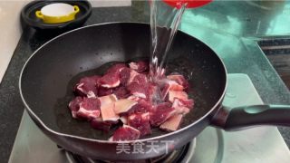 番茄牛腩焖里的做法步调：2