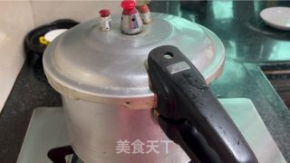 番茄牛腩焖里的做法步调：10