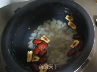 雪梨银耳白枣羹的做法步调：7