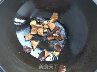黄焖鸡米饭不再用面中卖的做法步调：3
