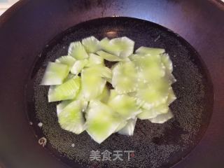 青笋拌虾仁的做法步调：2