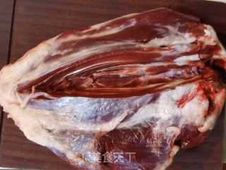 家常酱牛肉的做法步调：1