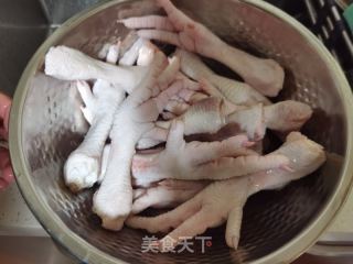 柠檬泡椒无骨鸡爪的做法步调：1