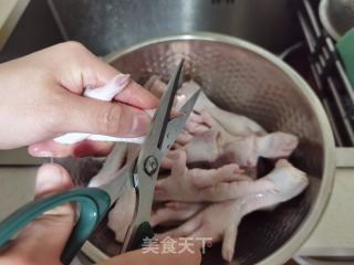 柠檬泡椒无骨鸡爪的做法步调：2