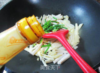 冬笋炒牛肚的做法步调：7