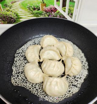 便宜冰花煎饺的做法步调：7