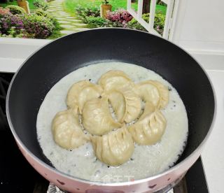 便宜冰花煎饺的做法步调：6