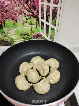 便宜冰花煎饺的做法步调：5