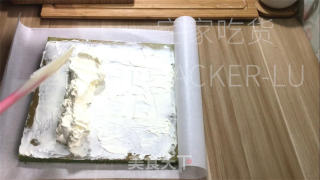 椰喷鼻抹茶瑞士卷，脚把脚教您做蛋糕卷，清爽抹茶喷鼻取椰喷鼻融合。的做法步调：29