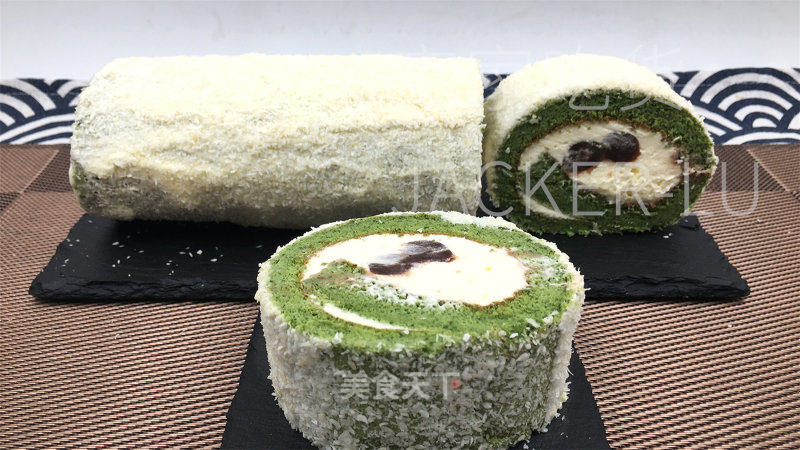 椰喷鼻抹茶瑞士卷，脚把脚教您做蛋糕卷，清爽抹茶喷鼻取椰喷鼻融合。的做法