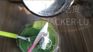 椰喷鼻抹茶瑞士卷，脚把脚教您做蛋糕卷，清爽抹茶喷鼻取椰喷鼻融合。的做法步调：13