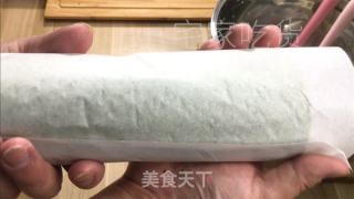 椰喷鼻抹茶瑞士卷，脚把脚教您做蛋糕卷，清爽抹茶喷鼻取椰喷鼻融合。的做法步调：33