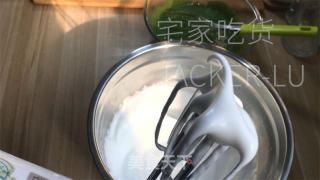 椰喷鼻抹茶瑞士卷，脚把脚教您做蛋糕卷，清爽抹茶喷鼻取椰喷鼻融合。的做法步调：10