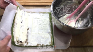 椰喷鼻抹茶瑞士卷，脚把脚教您做蛋糕卷，清爽抹茶喷鼻取椰喷鼻融合。的做法步调：31