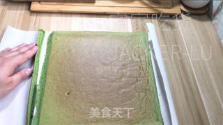 椰喷鼻抹茶瑞士卷，脚把脚教您做蛋糕卷，清爽抹茶喷鼻取椰喷鼻融合。的做法步调：25