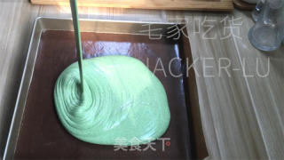 椰喷鼻抹茶瑞士卷，脚把脚教您做蛋糕卷，清爽抹茶喷鼻取椰喷鼻融合。的做法步调：18