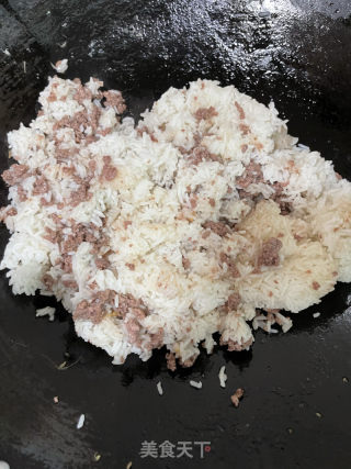 死菜牛肉炒饭的做法步调：8