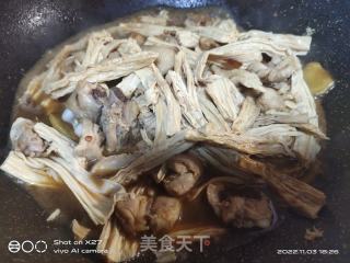 鸡肉白烧腐竹的做法步调：6