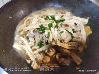 鸡肉白烧腐竹的做法步调：7