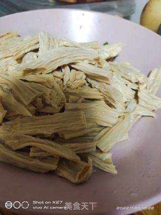 鸡肉白烧腐竹的做法步调：2