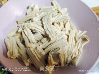 鸡肉白烧腐竹的做法步调：3