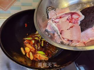 椒盐火煮鱼的做法步调：32