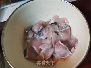 椒盐火煮鱼的做法步调：24
