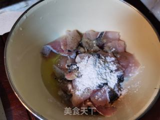 椒盐火煮鱼的做法步调：23